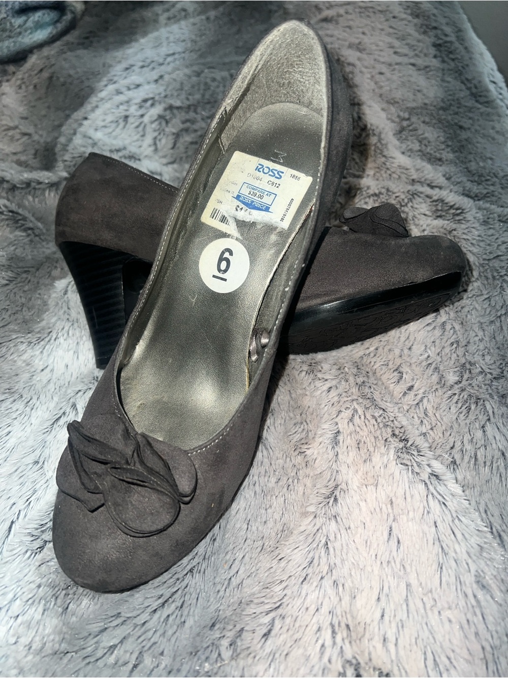 Women's Deep Grey/black  Bow Accent Suede Pumps